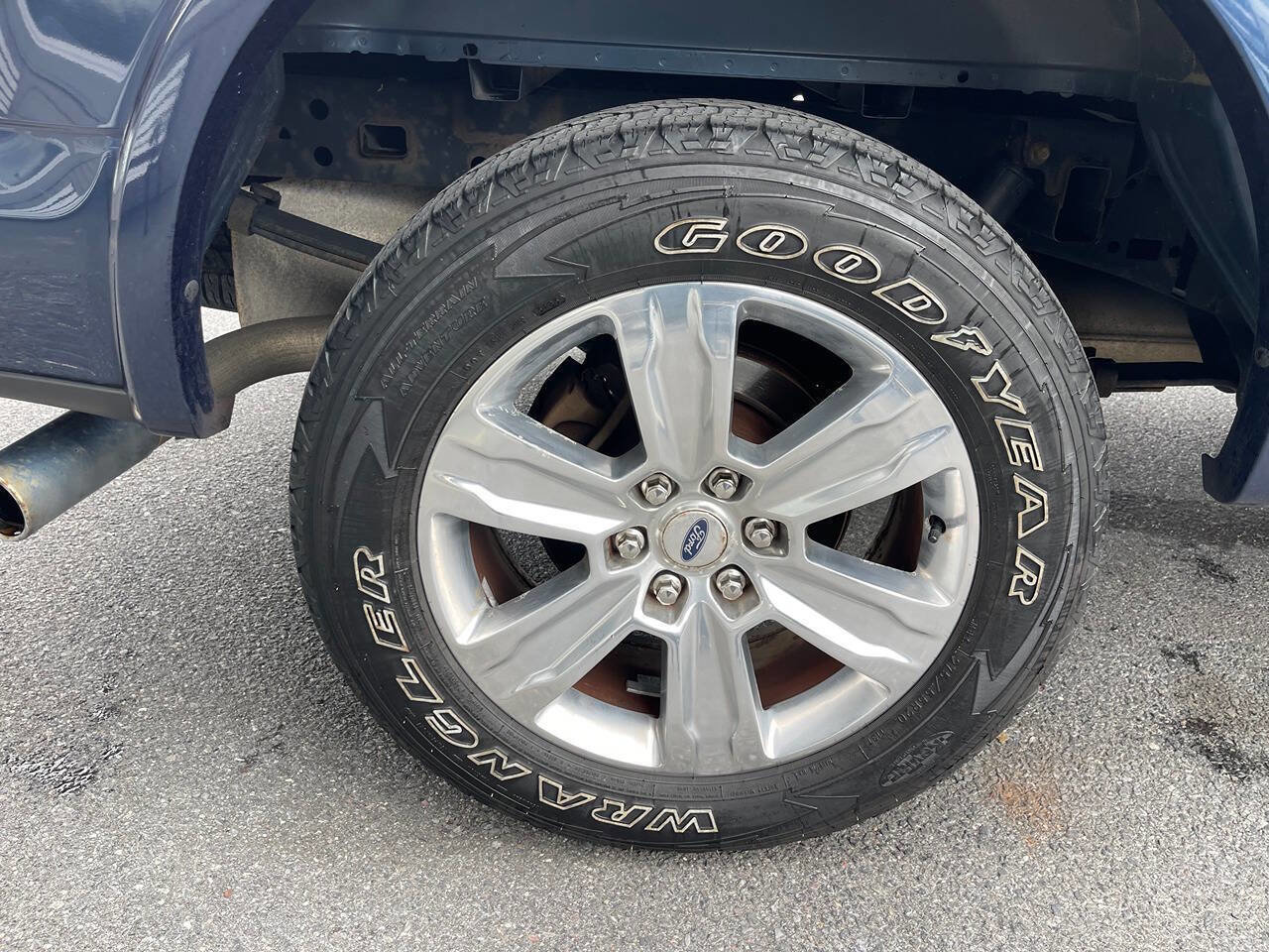 Used 2015 Ford F150 Platinum w/ Trailer Tow Package image 14