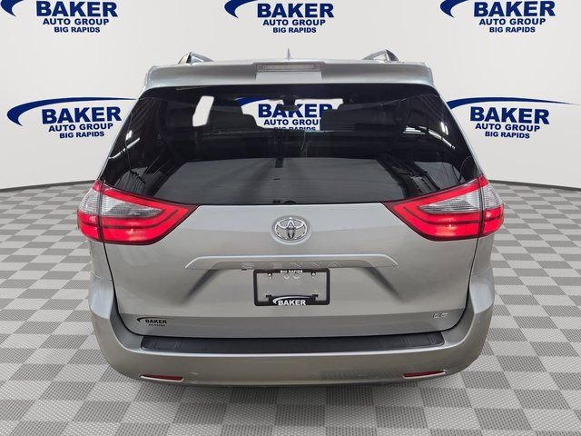 Used 2020 Toyota Sienna LE image 4