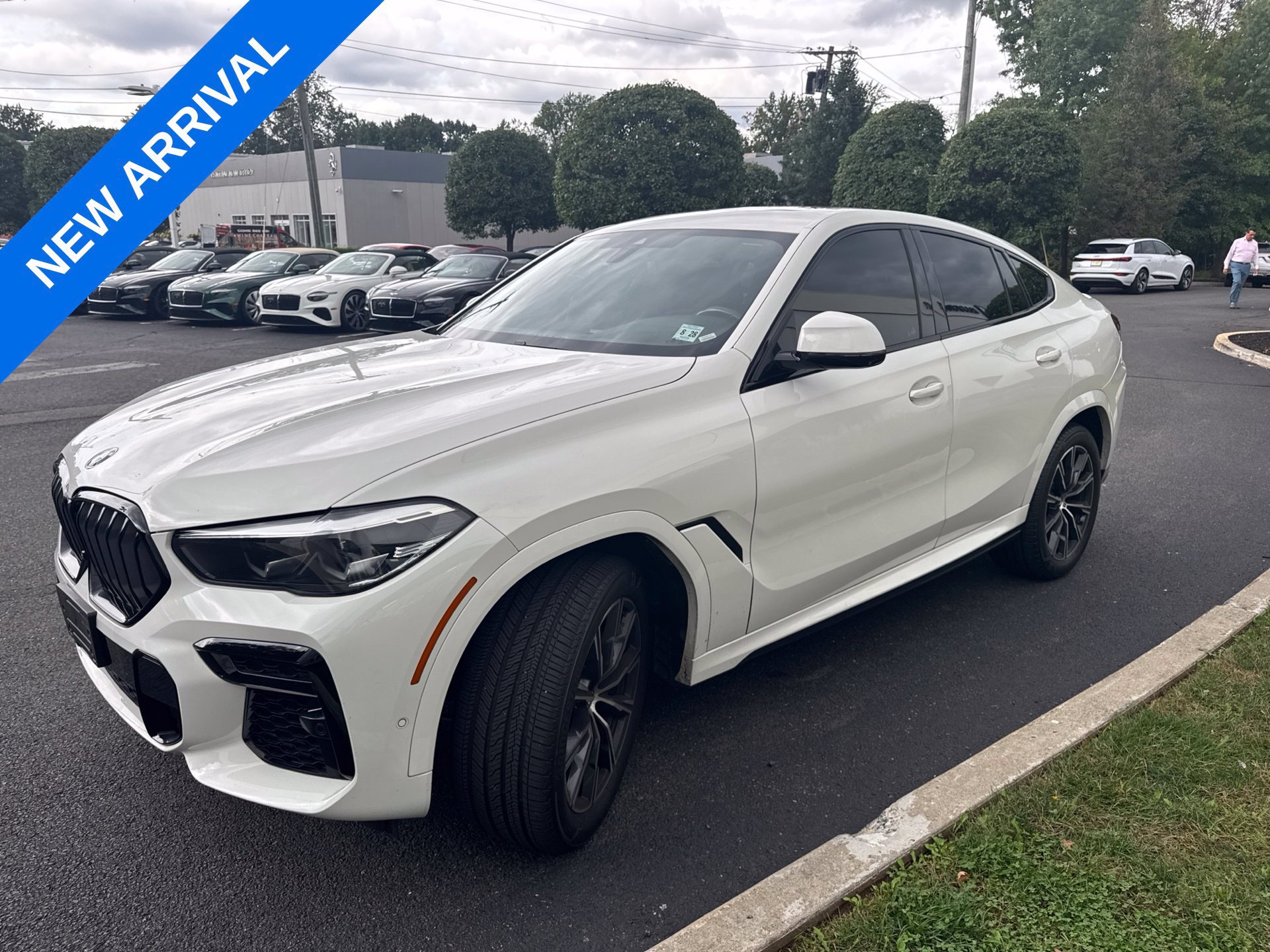 Used 2023 BMW X6 xDrive40i w/ M Sport Package AWD/4WD image 5