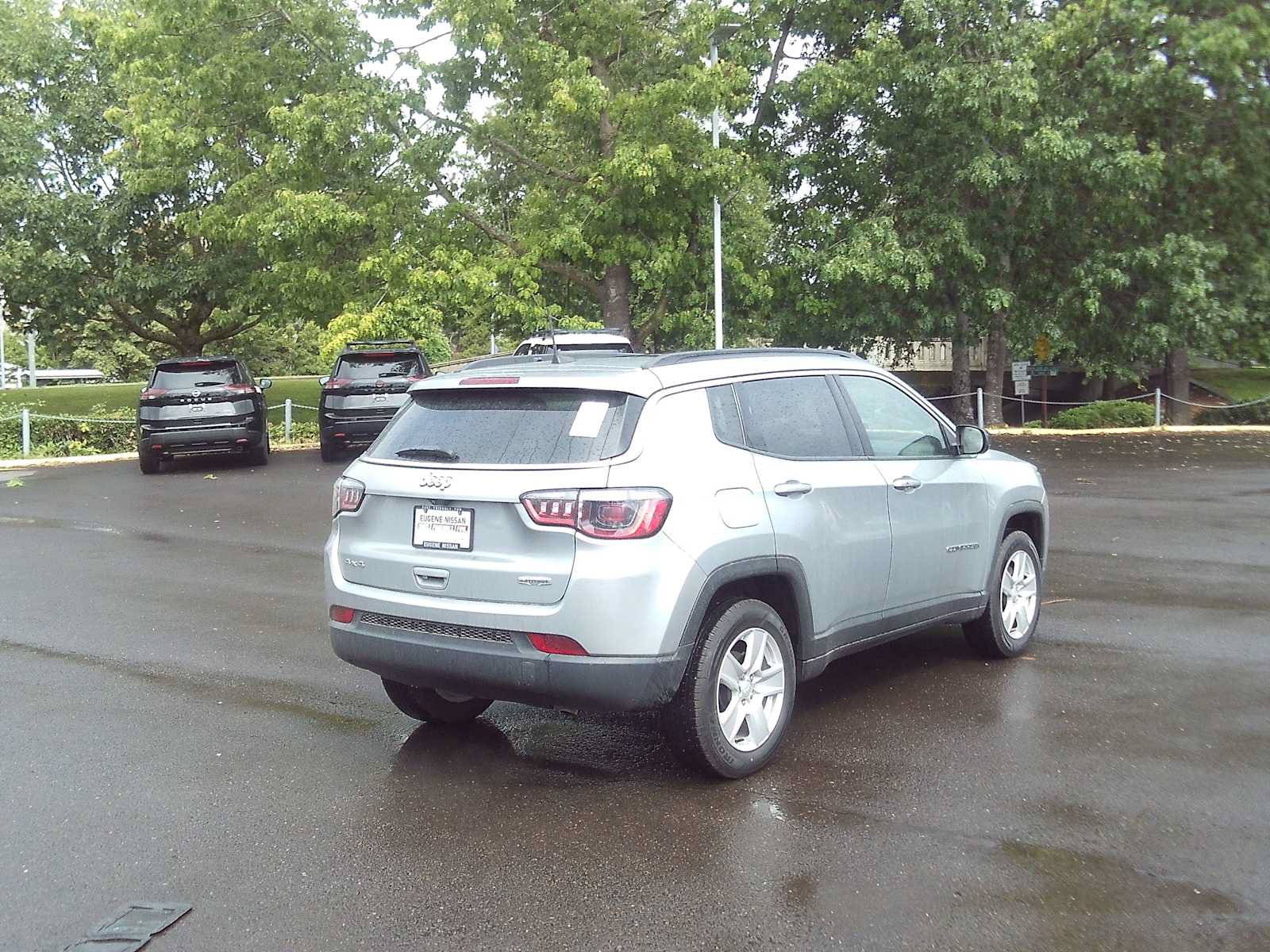 Used 2022 Jeep Compass Latitude w/ Sun and Sound Group AWD/4WD image 4
