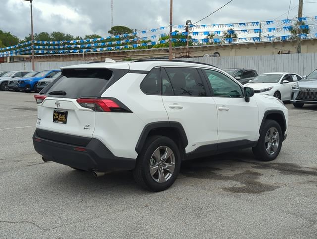 Used 2025 Toyota RAV4 LE AWD/4WD image 4
