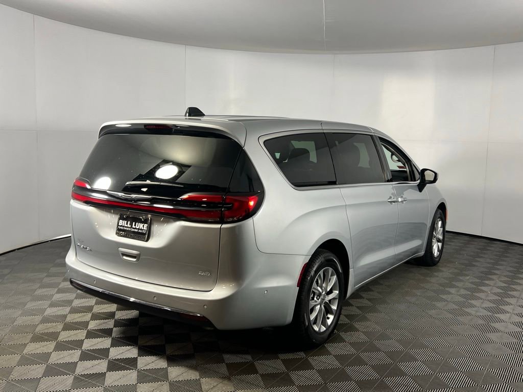Used 2023 Chrysler Pacifica Touring-L w/ Uconnect Theater Family Group image 7