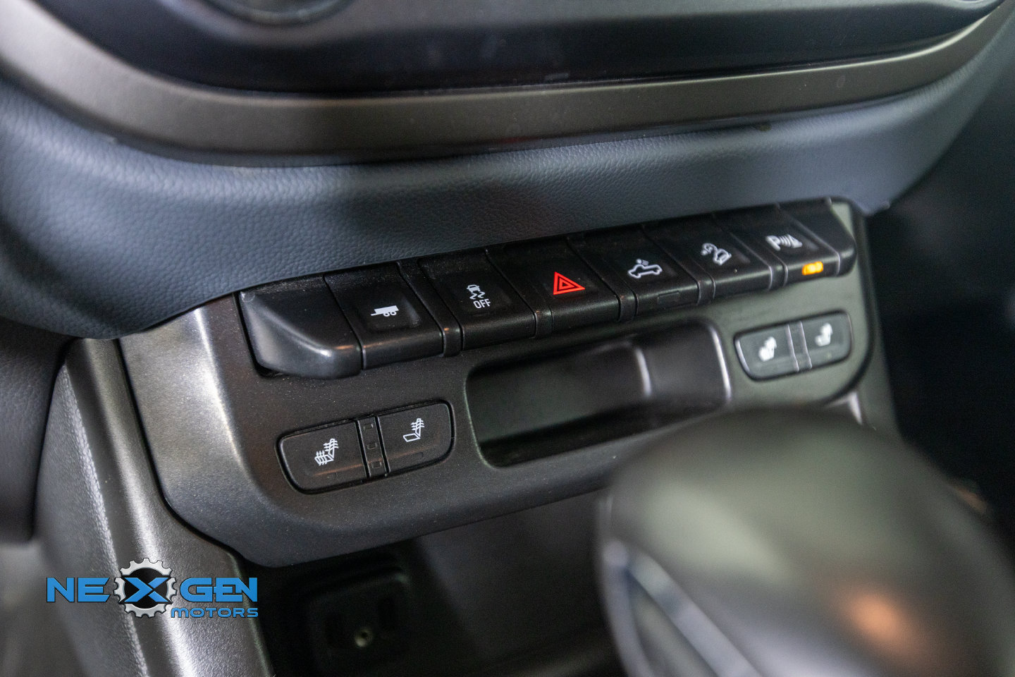 Used 2022 Chevrolet Colorado Z71 AWD/4WD image 23