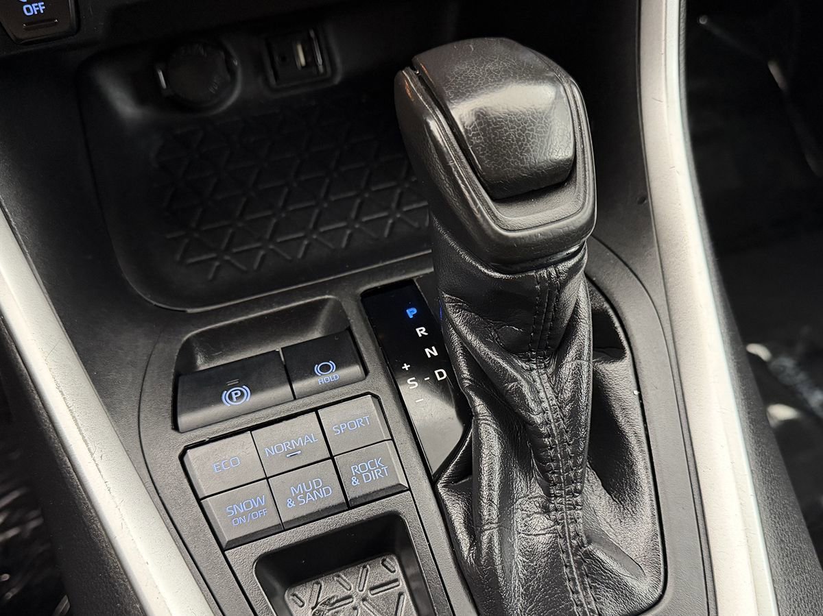 Used 2019 Toyota RAV4 LE image 19