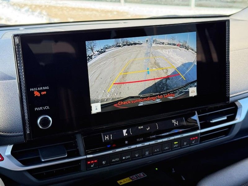 Used 2026 Toyota Sienna Limited image 25