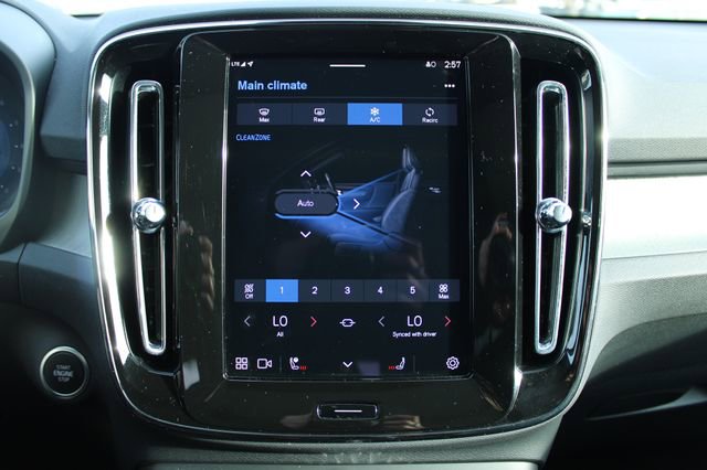 Used 2025 Volvo XC40 B5 Core image 22