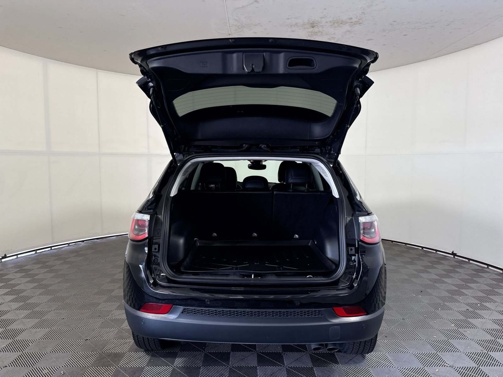 Used 2018 Jeep Compass Limited AWD/4WD image 25