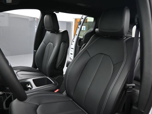 New 2025 Chrysler Voyager LX FWD image 11