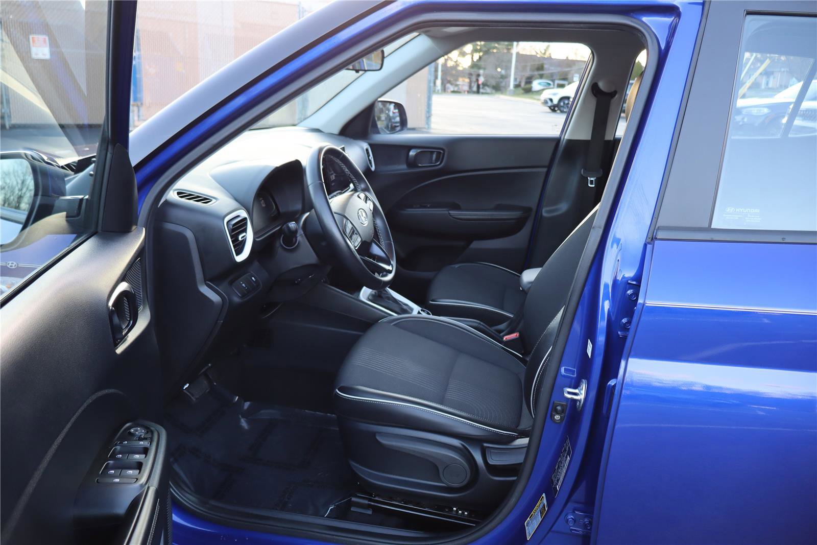 Used 2023 Hyundai Venue Limited w/ Cargo Package image 15