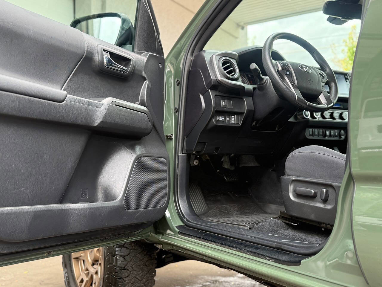 Used 2022 Toyota Tacoma TRD Off-Road image 6