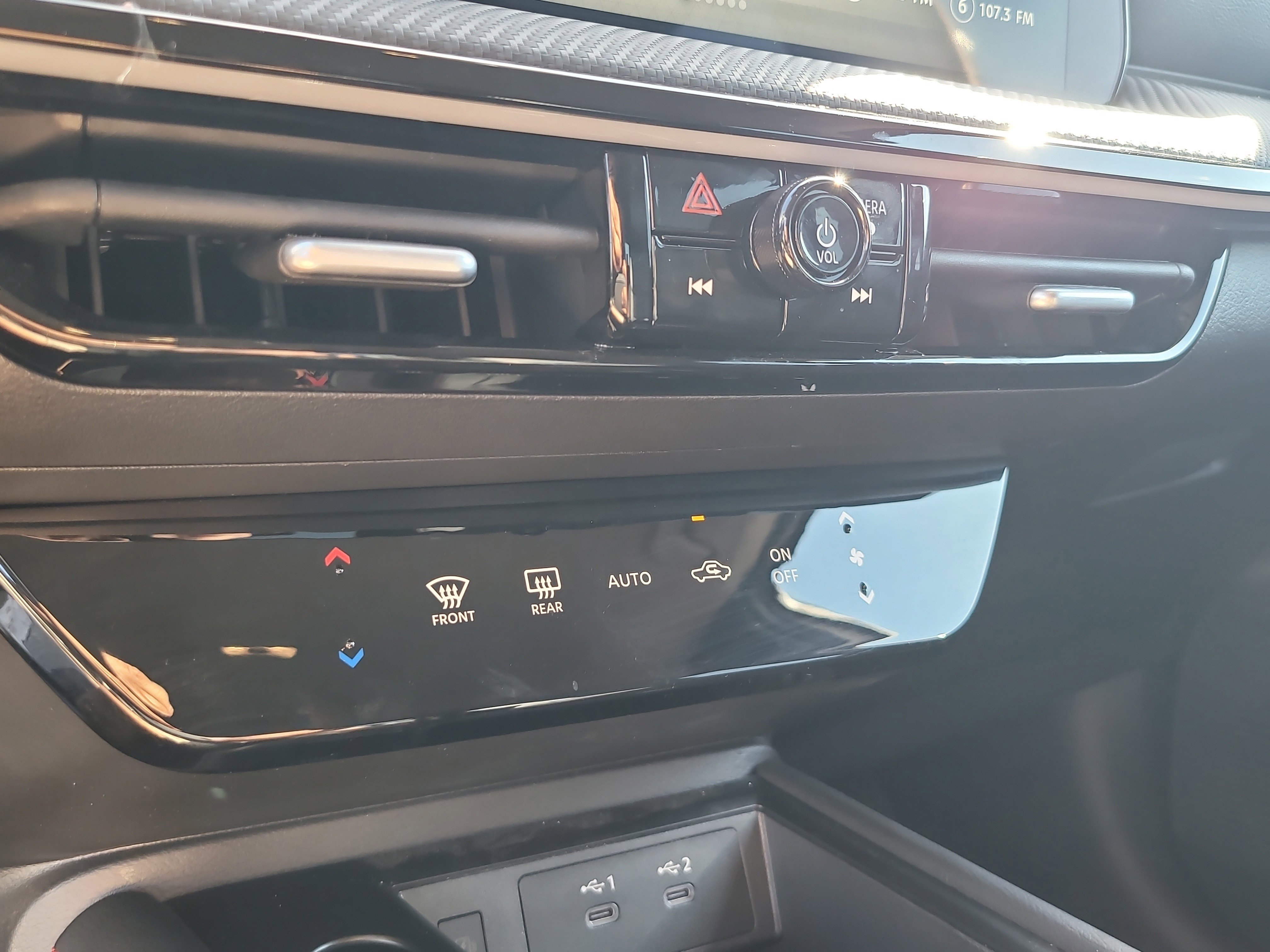 Used 2025 Nissan Kicks SR FWD image 21