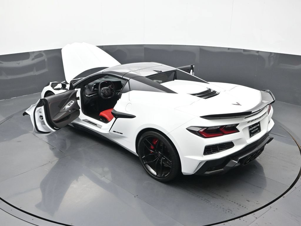 Used 2025 Chevrolet Corvette Z06 RWD image 23