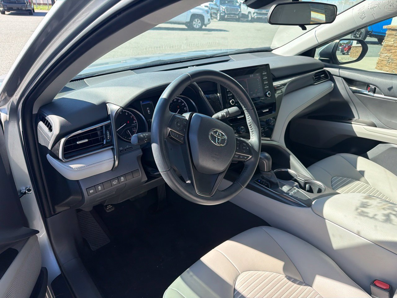 Used 2022 Toyota Camry SE FWD image 4