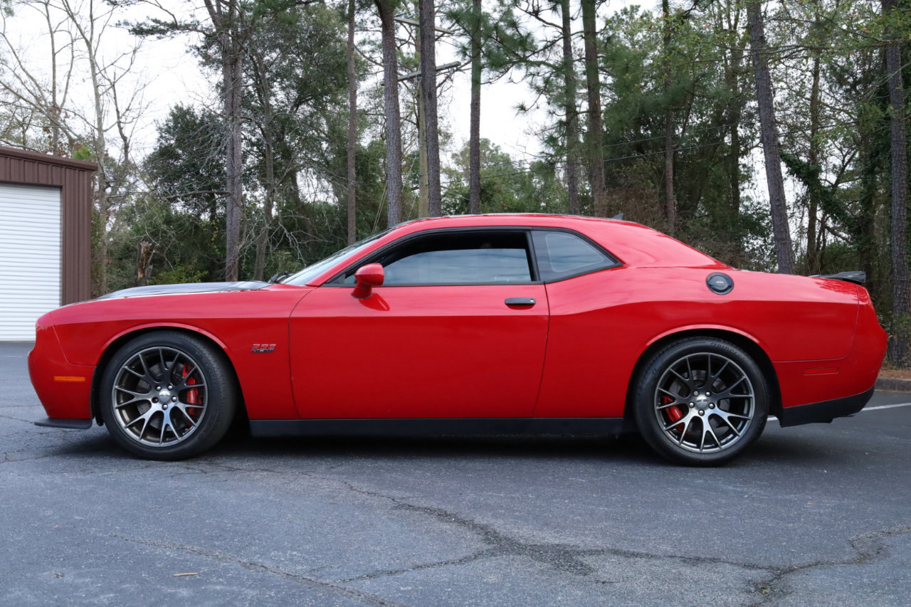 Used 2016 Dodge Challenger SRT w/ Technology Group image 2