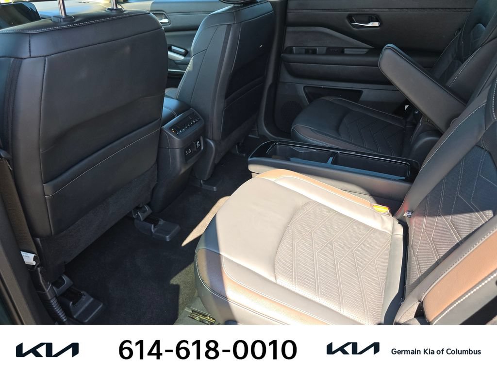 Used 2023 Nissan Pathfinder Platinum AWD/4WD image 19