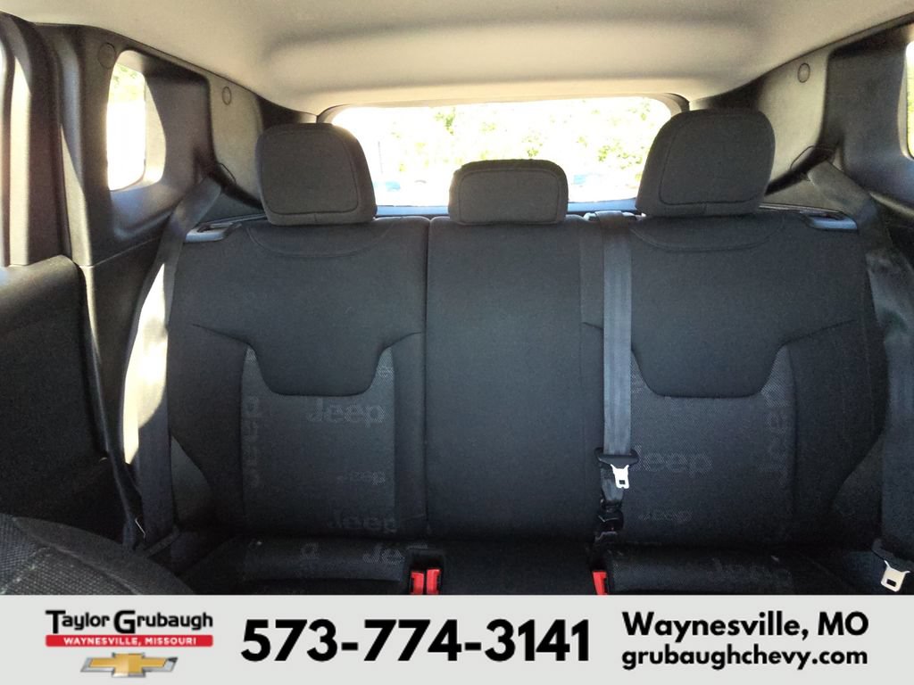 Used 2017 Jeep Renegade Latitude AWD/4WD image 25