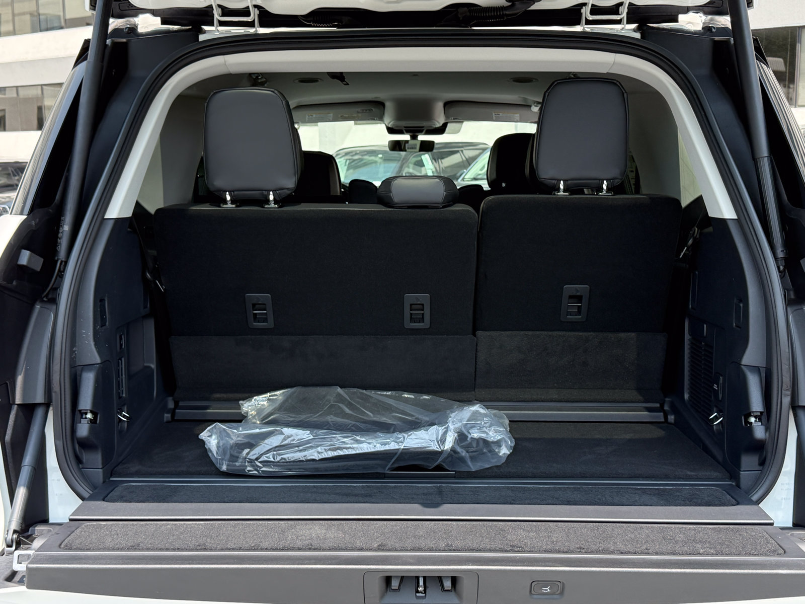 New 2027 Lincoln Navigator Premiere AWD/4WD image 18