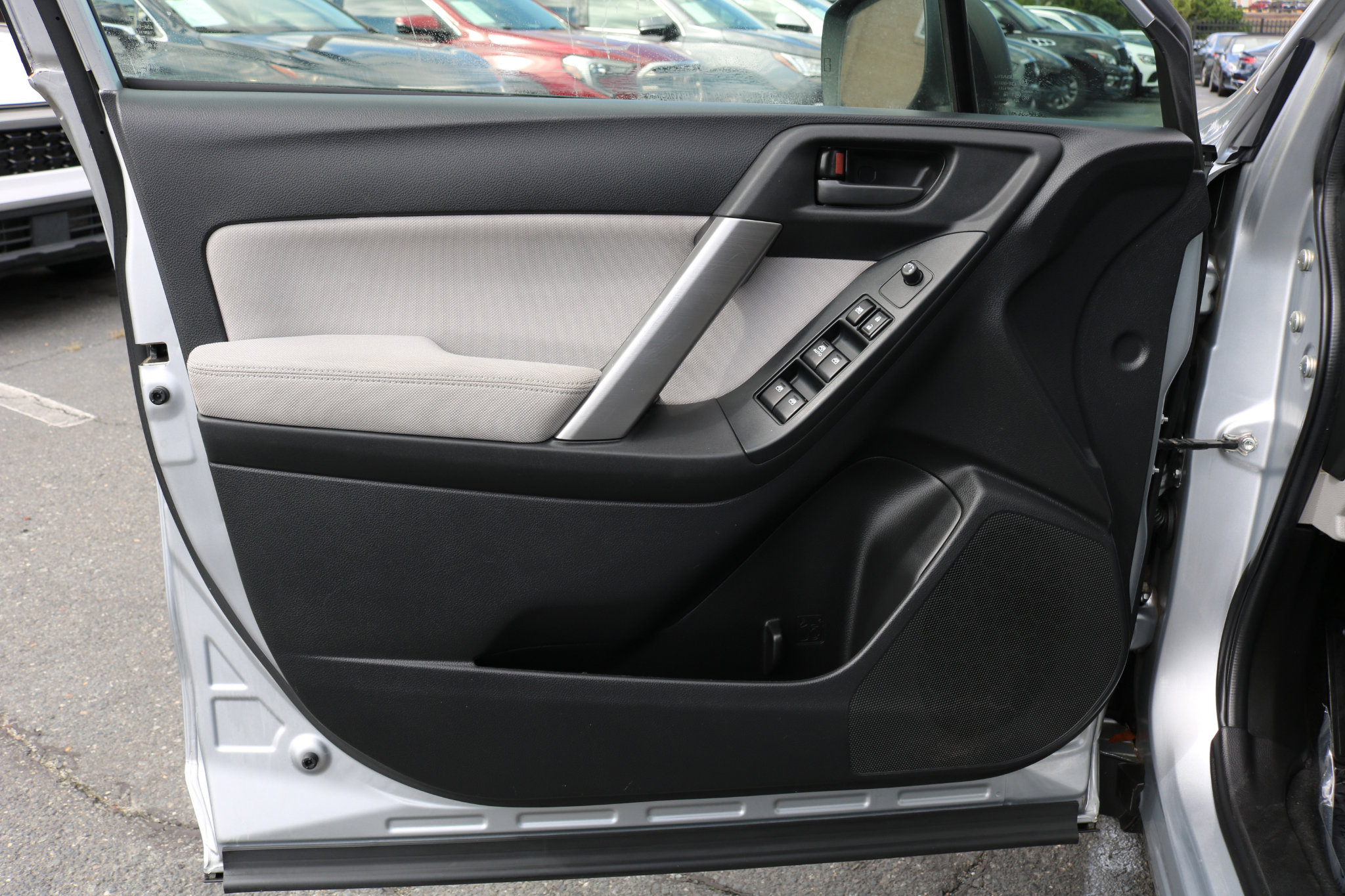 Used 2015 Subaru Forester 2.5i w/ Alloy Wheel Package image 12