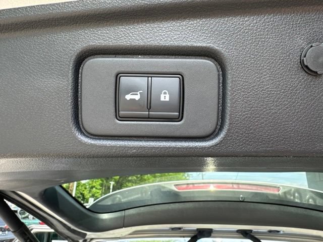 Used 2025 Nissan Pathfinder SV AWD/4WD image 16