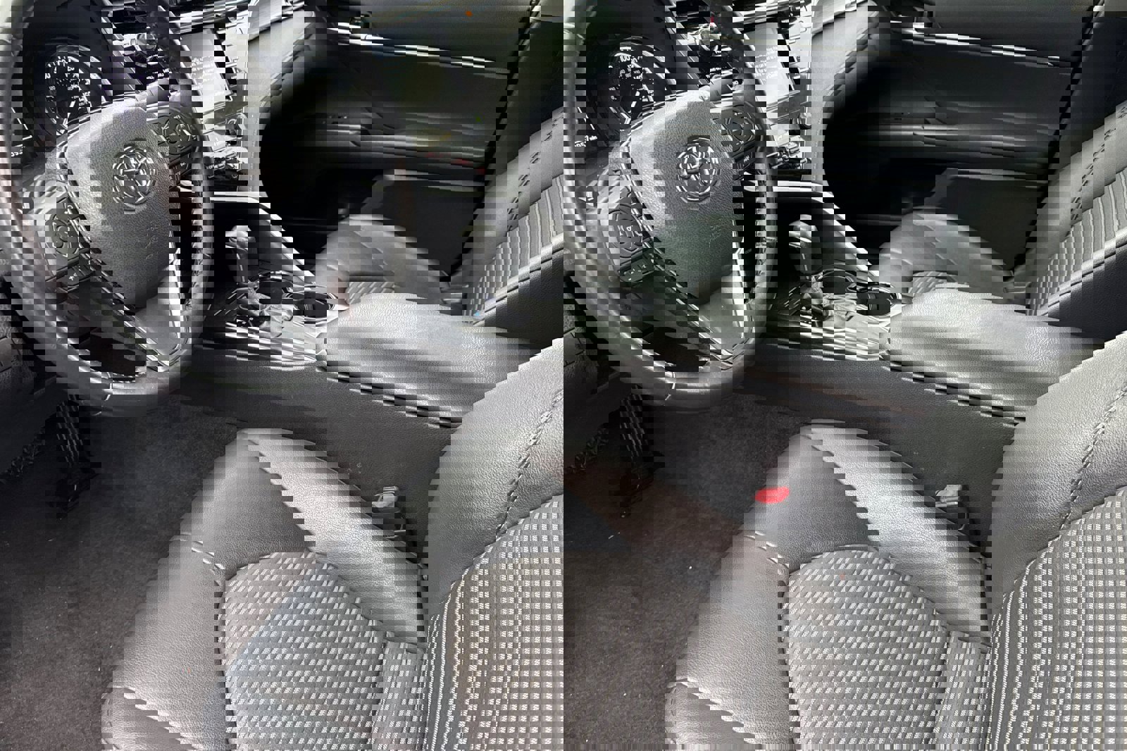 Used 2019 Toyota Camry SE image 11