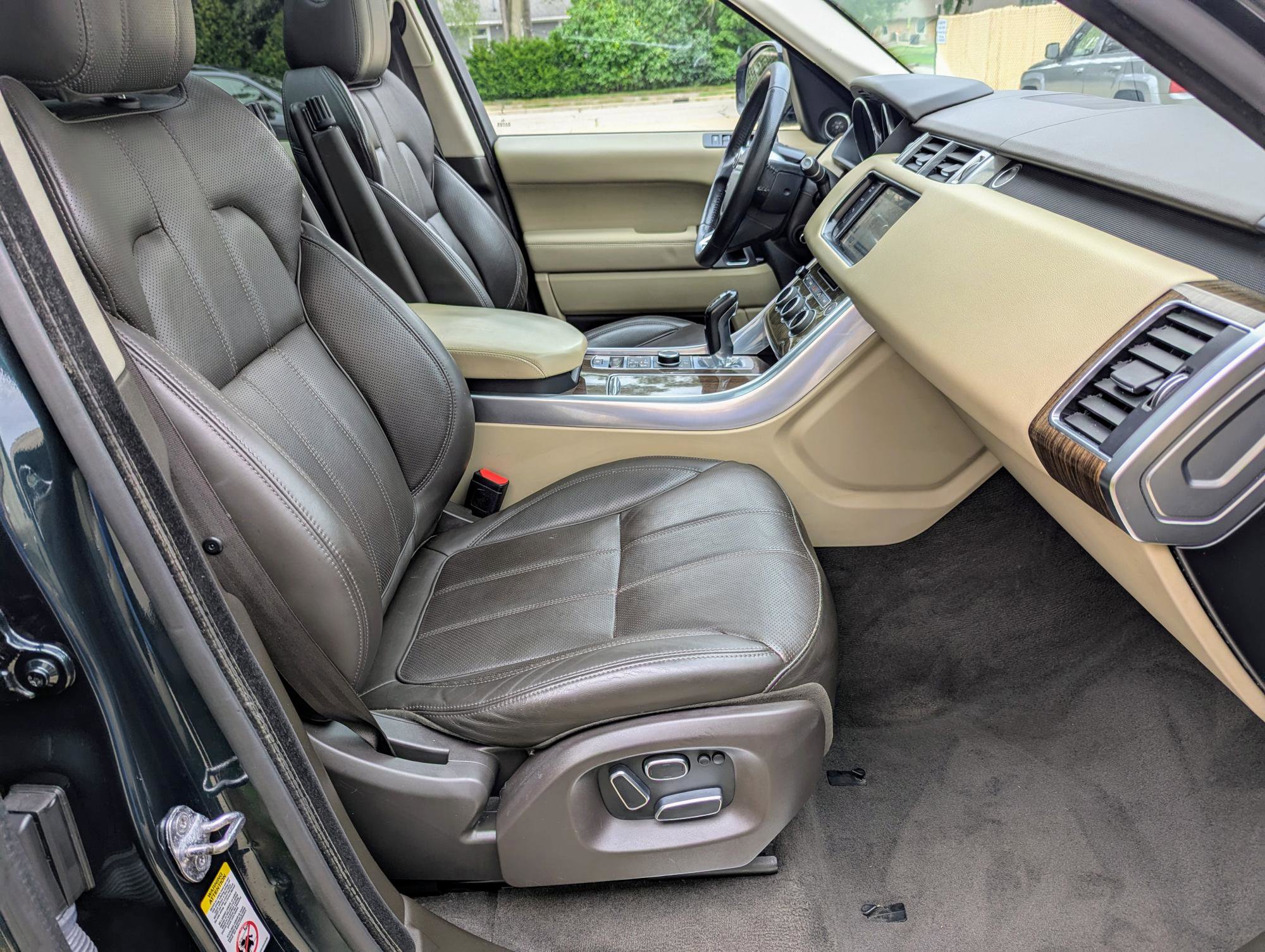 Used 2015 Land Rover Range Rover Sport HSE image 9