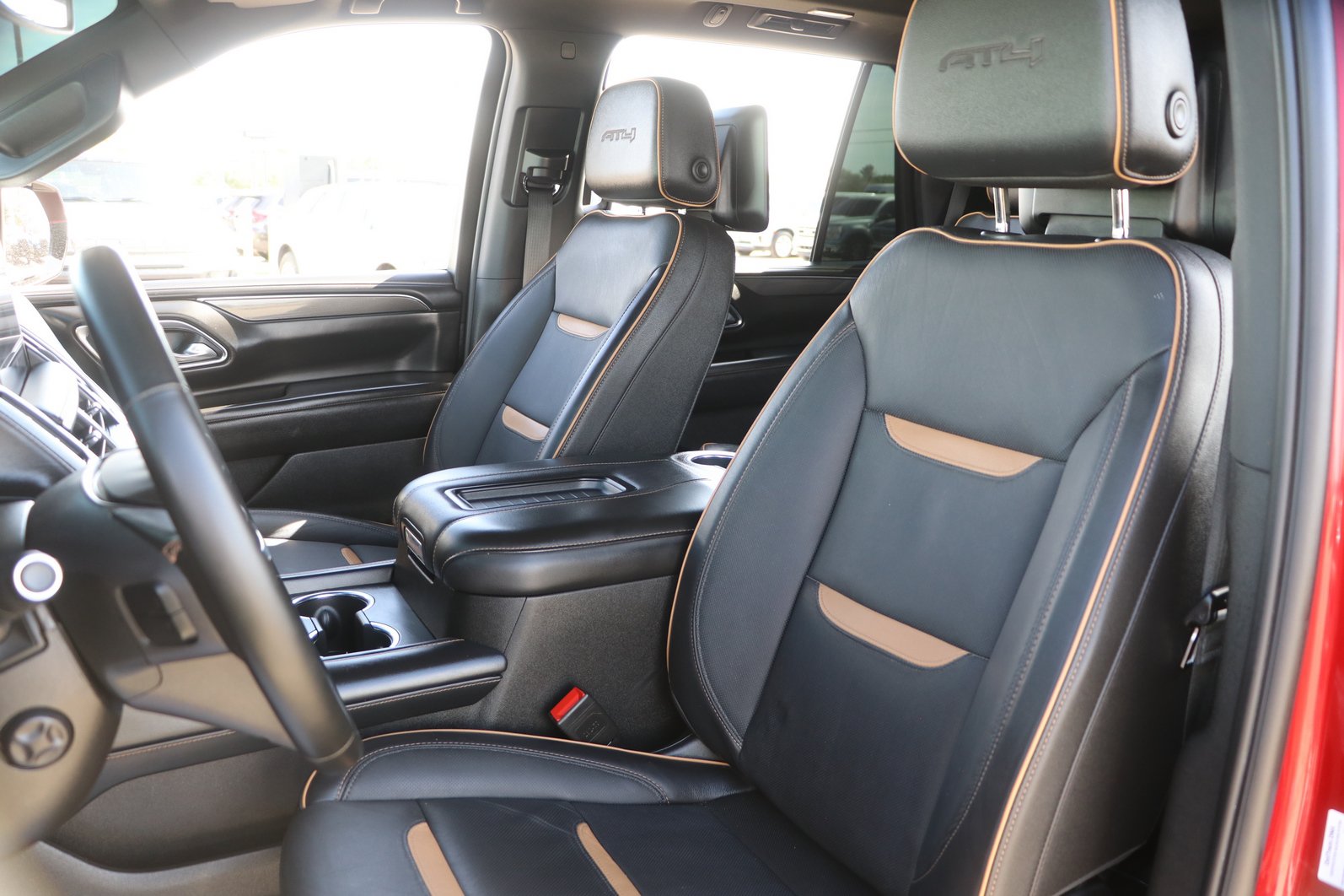 Used 2024 GMC Yukon AT4 w/ Technology Package AWD/4WD image 14