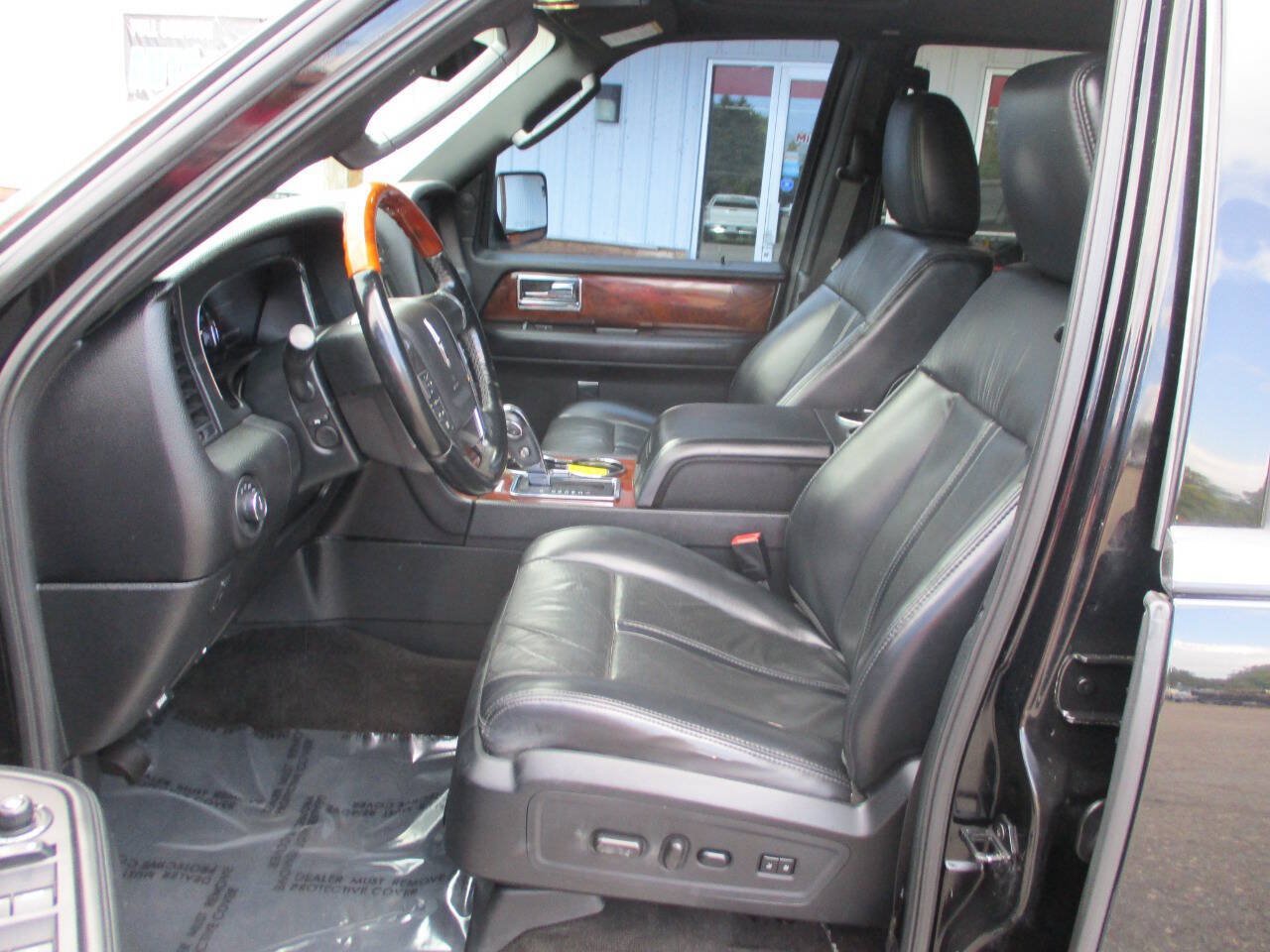 Used 2017 Lincoln Navigator L Select AWD/4WD image 16