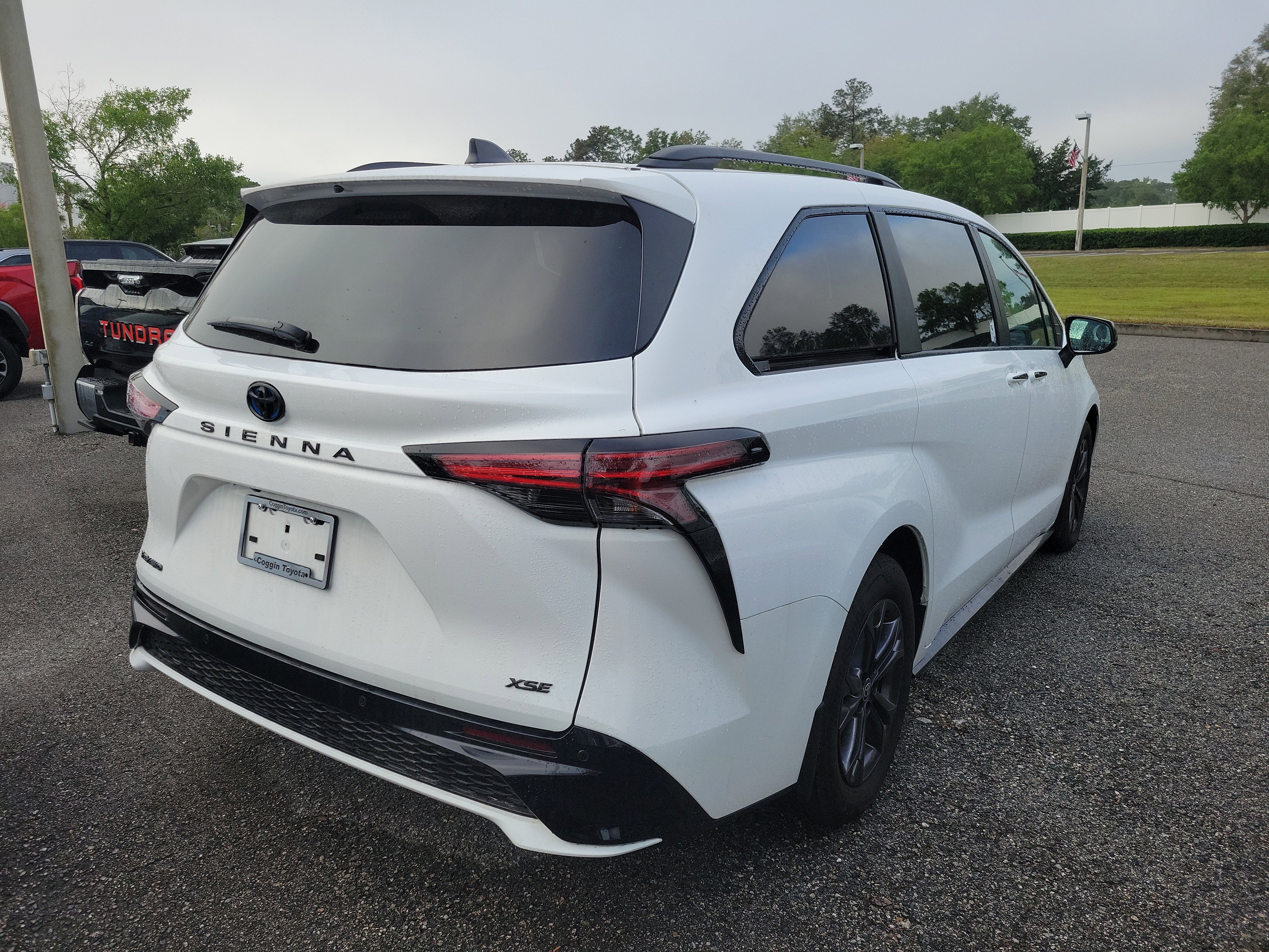 Used 2025 Toyota Sienna XSE w/ XSE Plus Package AWD/4WD image 11