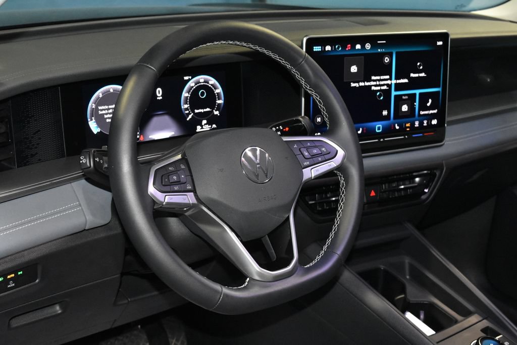 Certified 2026 Volkswagen Tiguan SE w/ Panoramic Sunroof Package AWD/4WD image 2