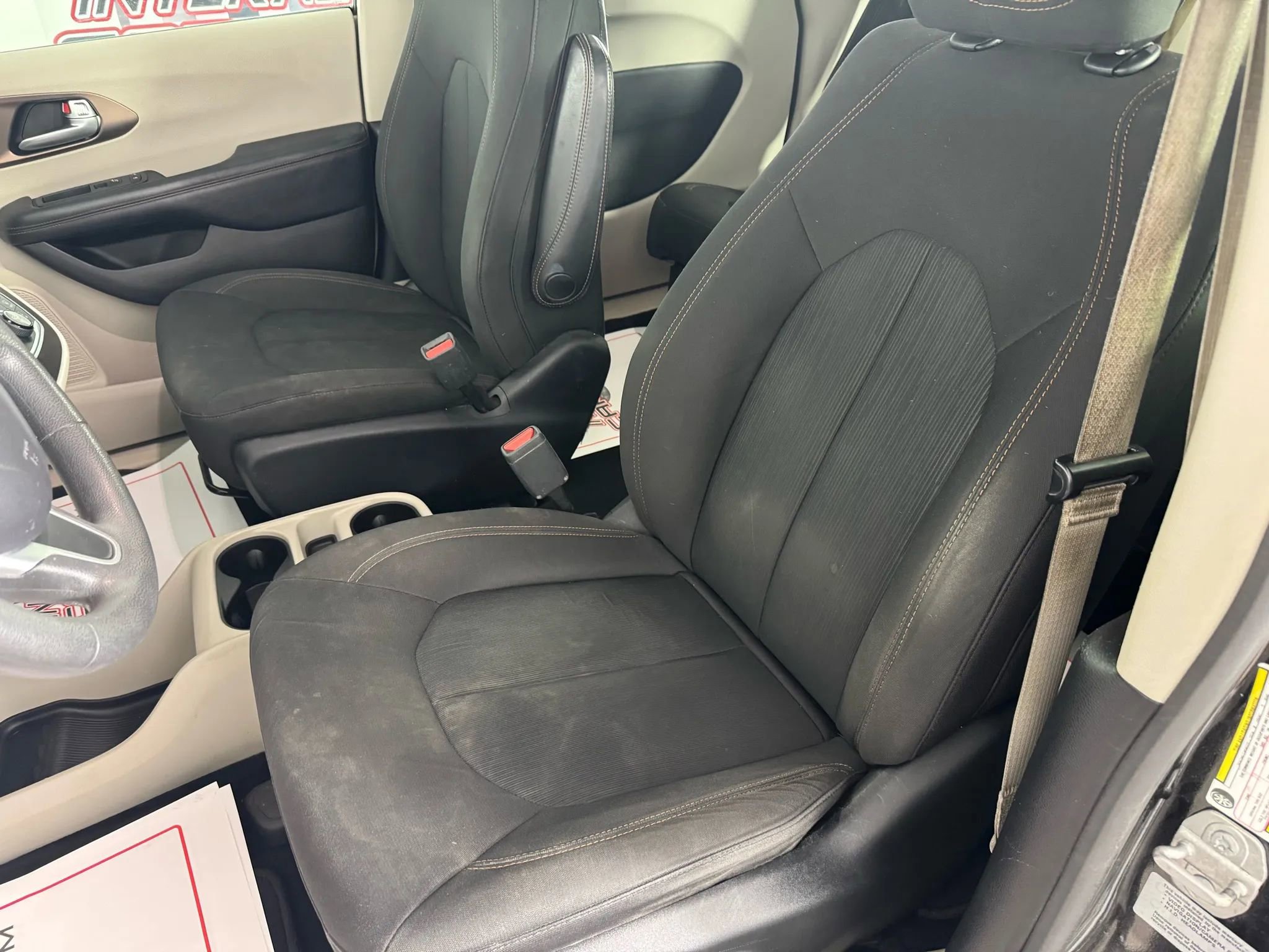 Used 2017 Chrysler Pacifica Touring w/ Tire & Wheel Group image 34