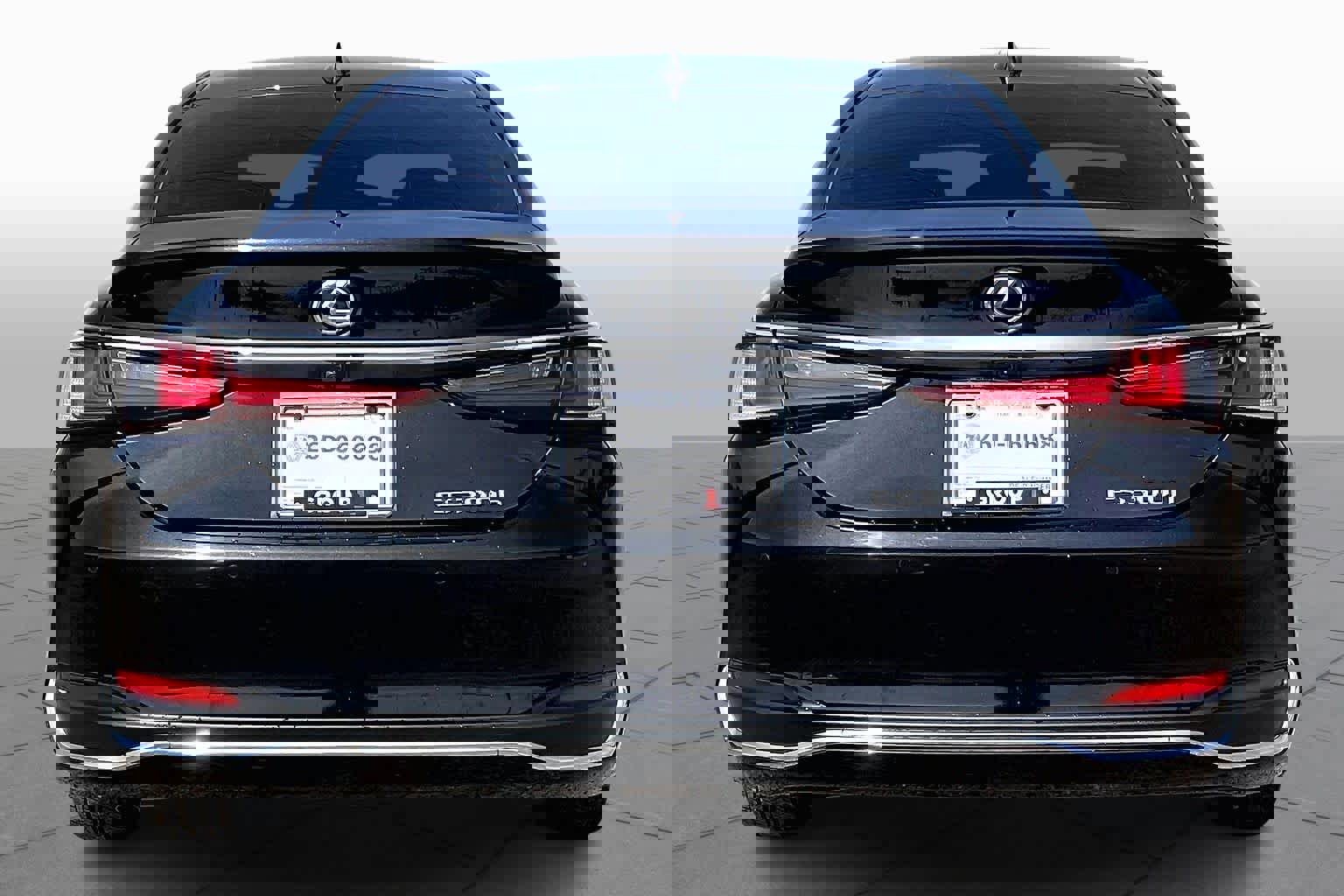 Used 2025 Lexus ES 300h w/ Premium Package image 4