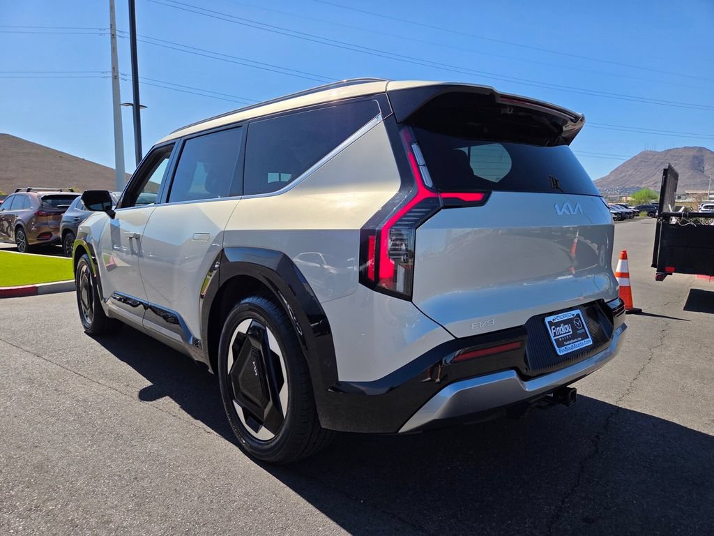 Used 2024 Kia EV9 Land AWD/4WD image 4
