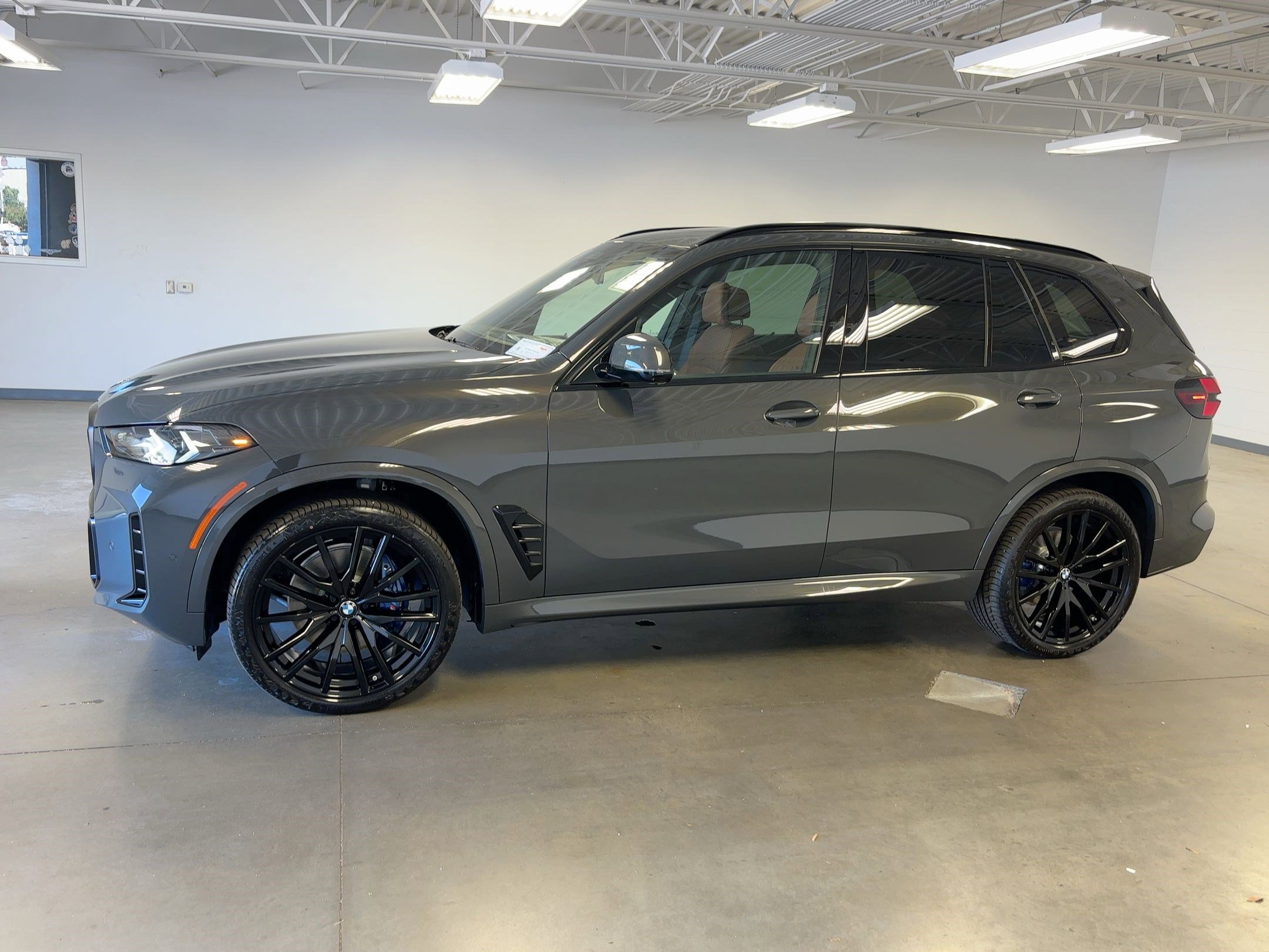 New 2026 BMW X5 sDrive40i w/ Executive Package image 2