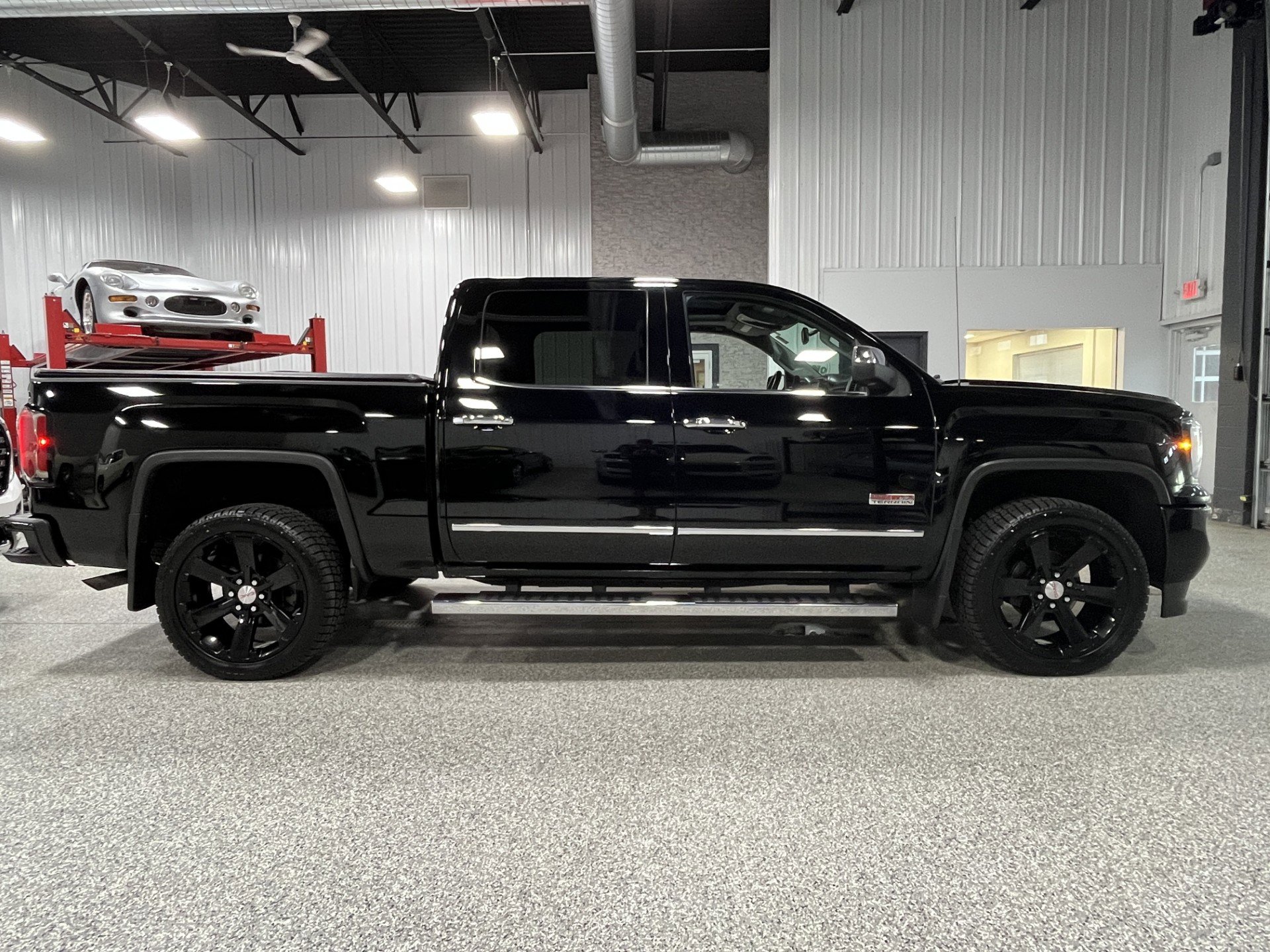 Used 2016 GMC Sierra 1500 SLT w/ All-Terrain Package AWD/4WD image 6