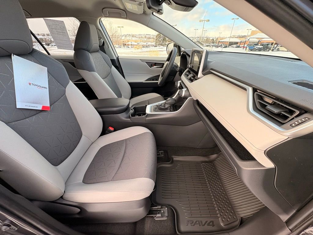 Used 2025 Toyota RAV4 XLE image 32