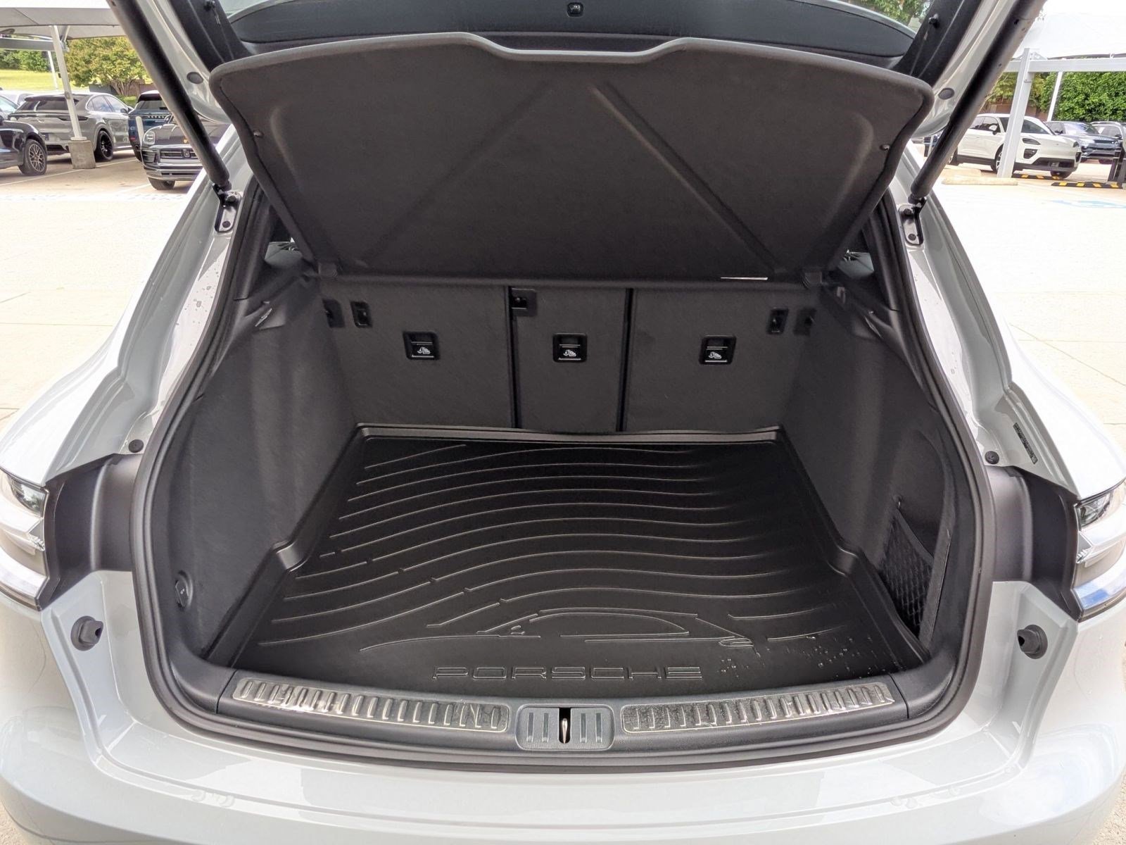 New 2026 Porsche Macan image 23