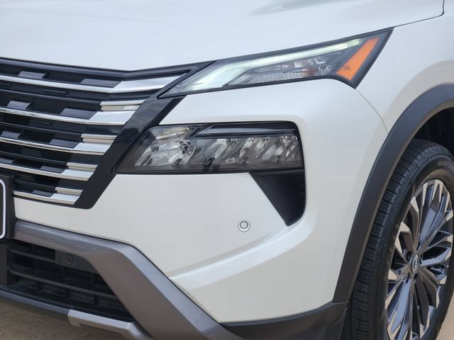 Used 2025 Nissan Rogue SL w/ Tech Package FWD image 17