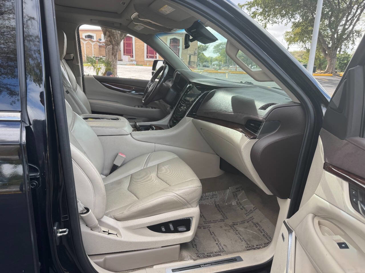 Used 2015 Cadillac Escalade Premium AWD/4WD image 7