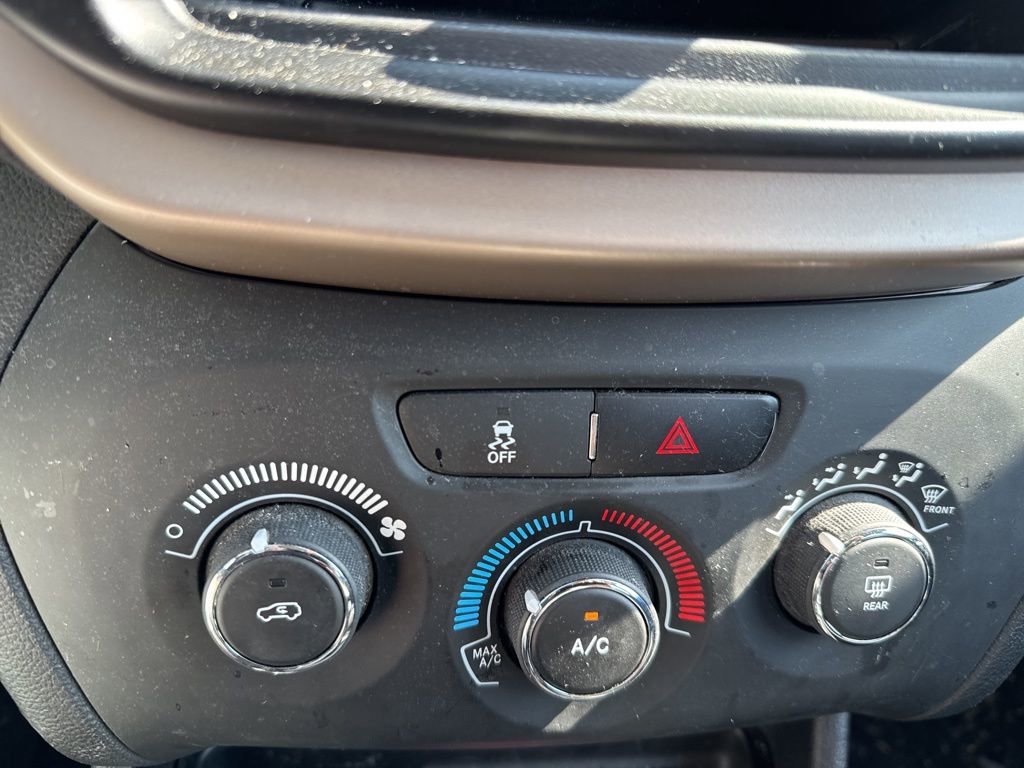 Used 2017 Jeep Cherokee Sport image 14