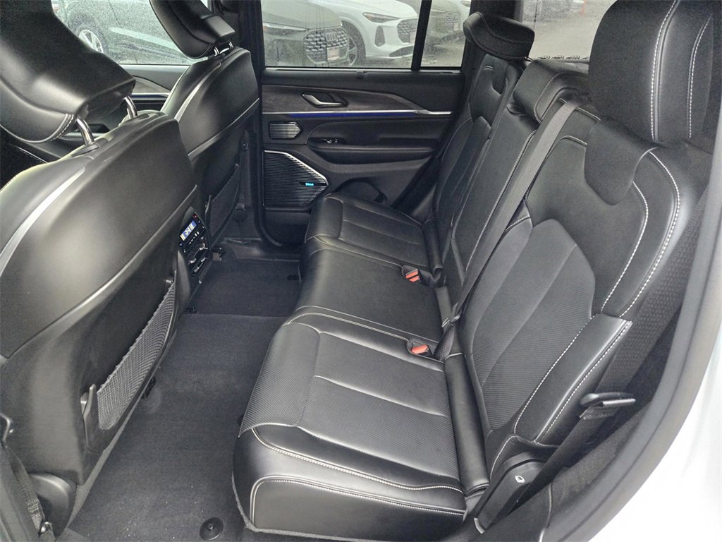 Used 2022 Jeep Grand Cherokee Overland w/ Advanced Protech Group III image 10