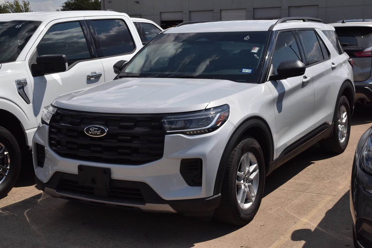 Certified 2026 Ford Explorer Active RWD image 2