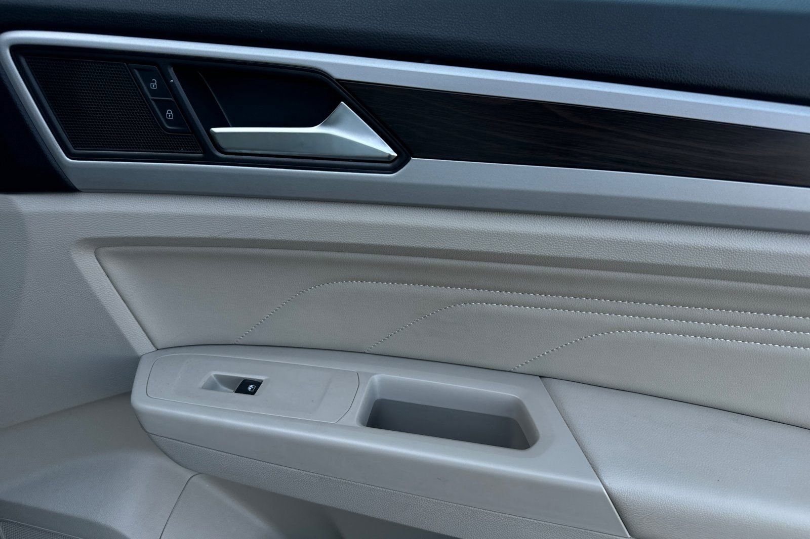 Used 2023 Volkswagen Atlas SE image 20