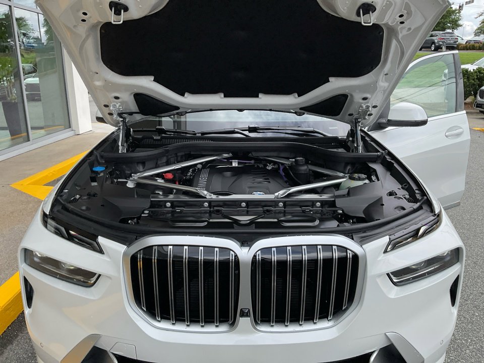 Used 2026 BMW X7 xDrive40i image 16