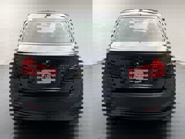 Used 2017 BMW 320i xDrive Sedan image 4