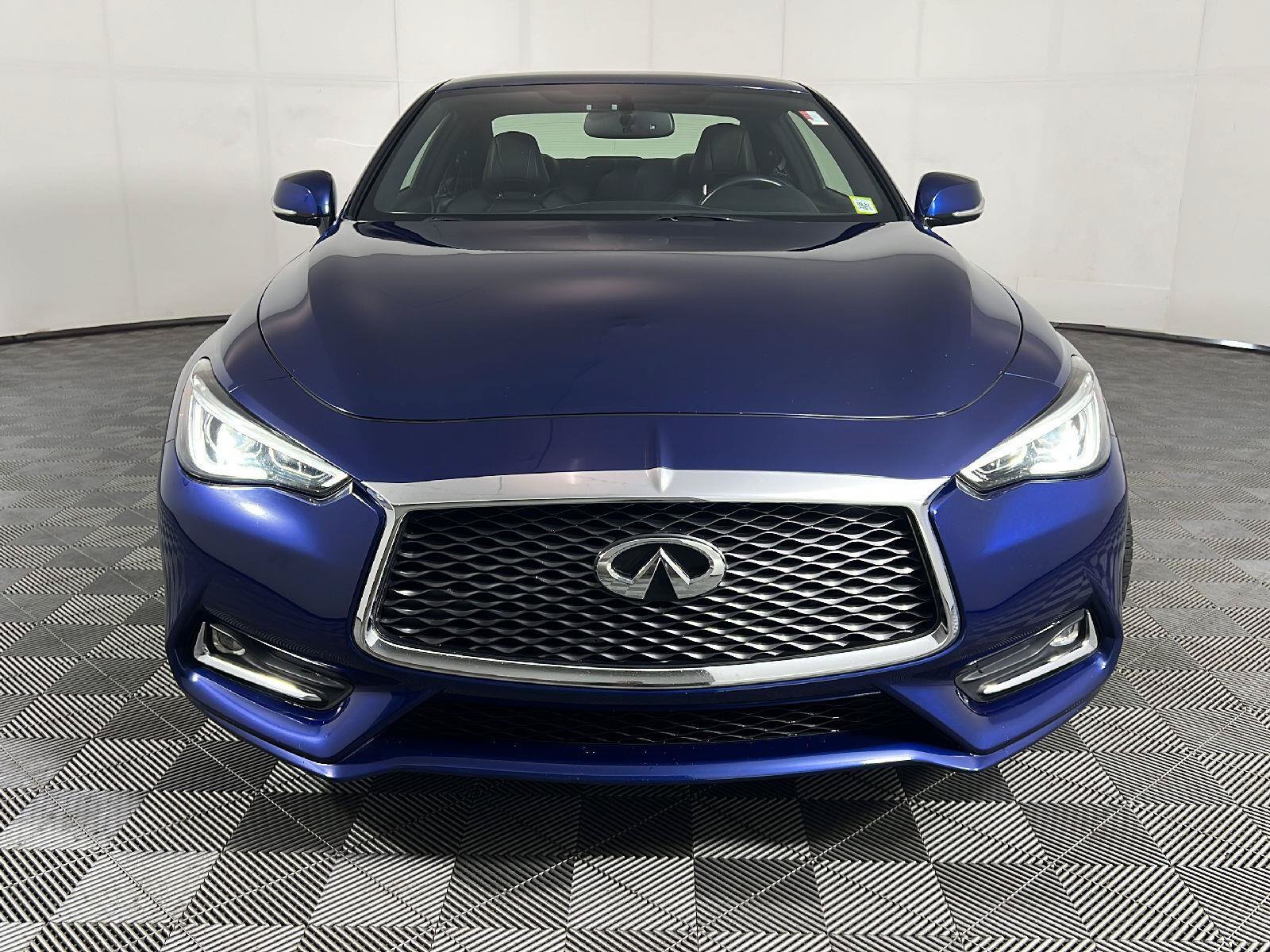 Used 2017 INFINITI Q60 3.0t w/ Premium Plus Package 3.0T AWD/4WD image 3
