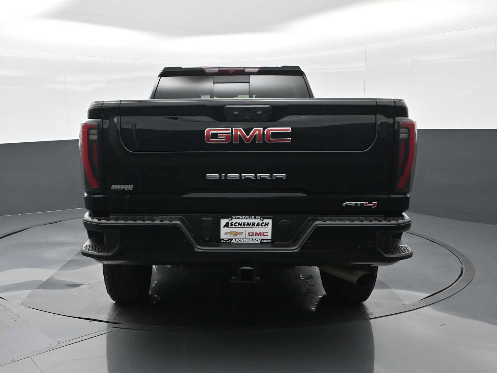 Used 2024 GMC Sierra 2500 AT4 w/ AT4 Preferred Package AWD/4WD image 9