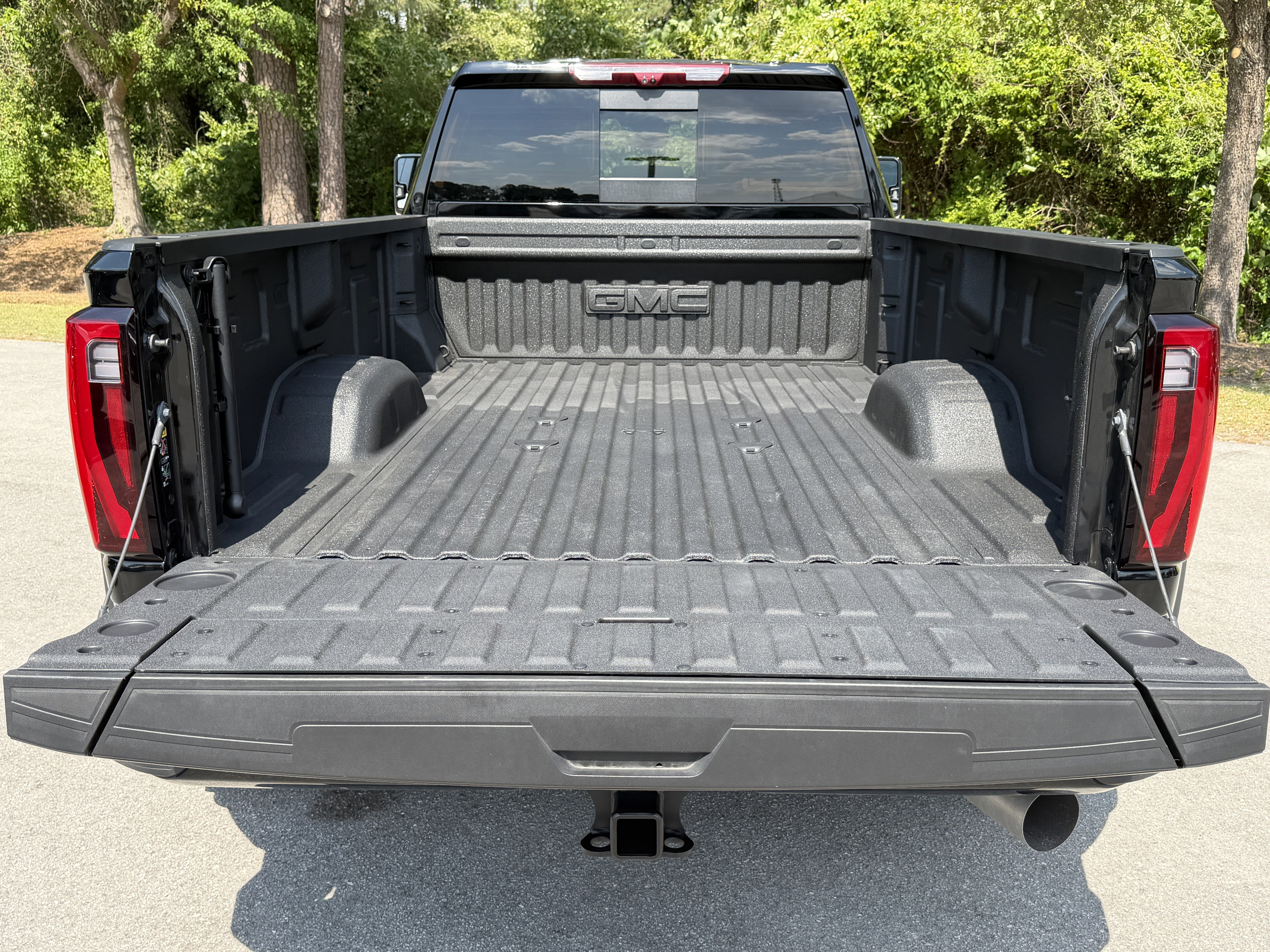 Used 2025 GMC Sierra 3500 Denali w/ Denali Reserve Package AWD/4WD image 4