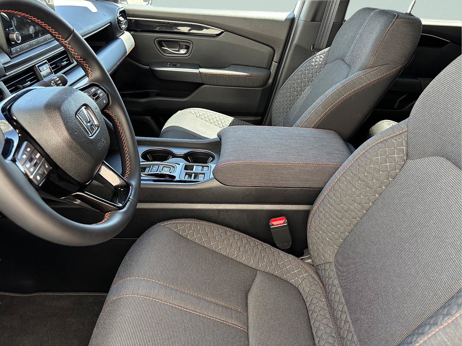 Certified 2025 Honda Pilot Sport image 15