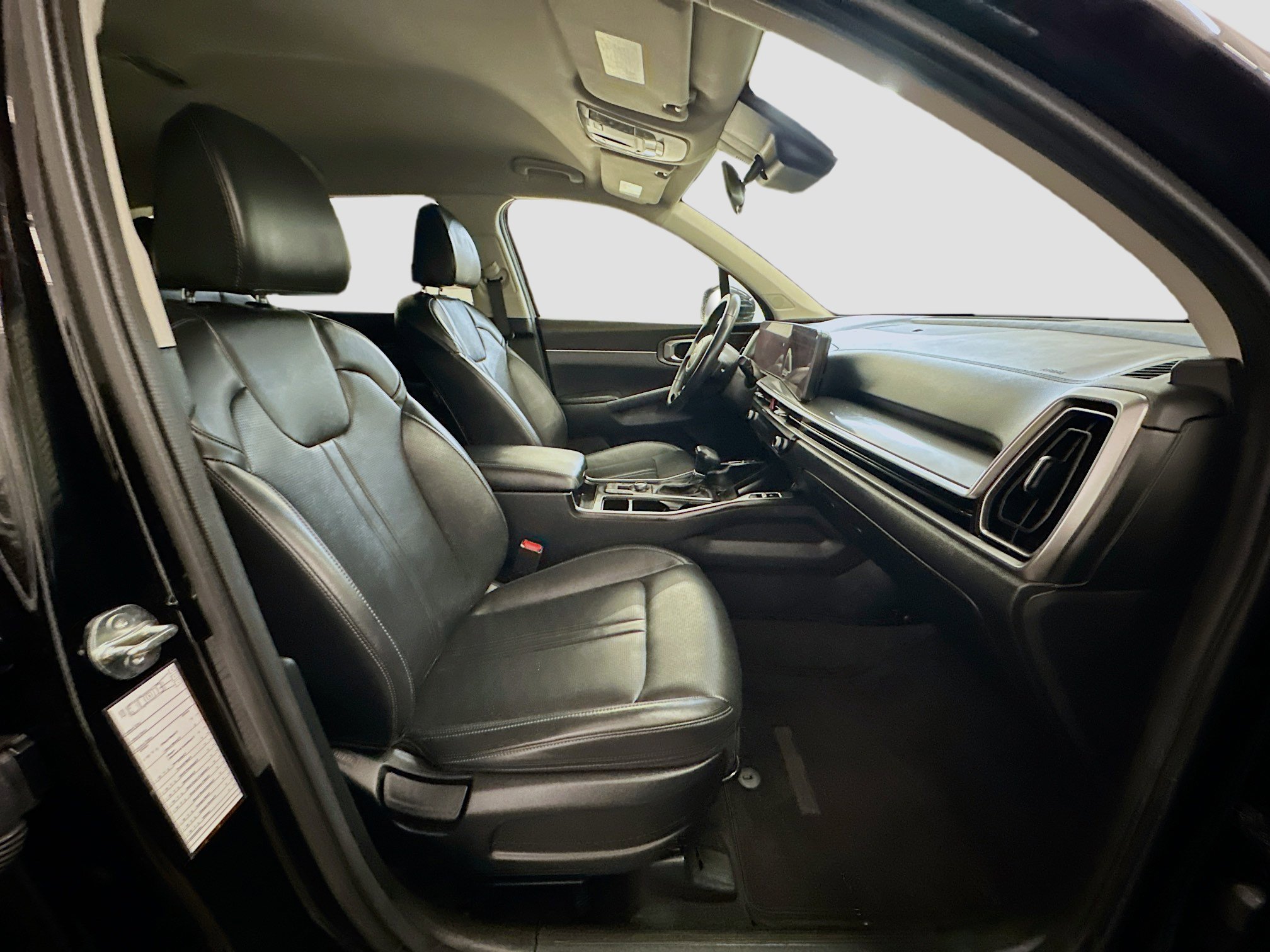 Used 2024 Kia Sorento S image 33