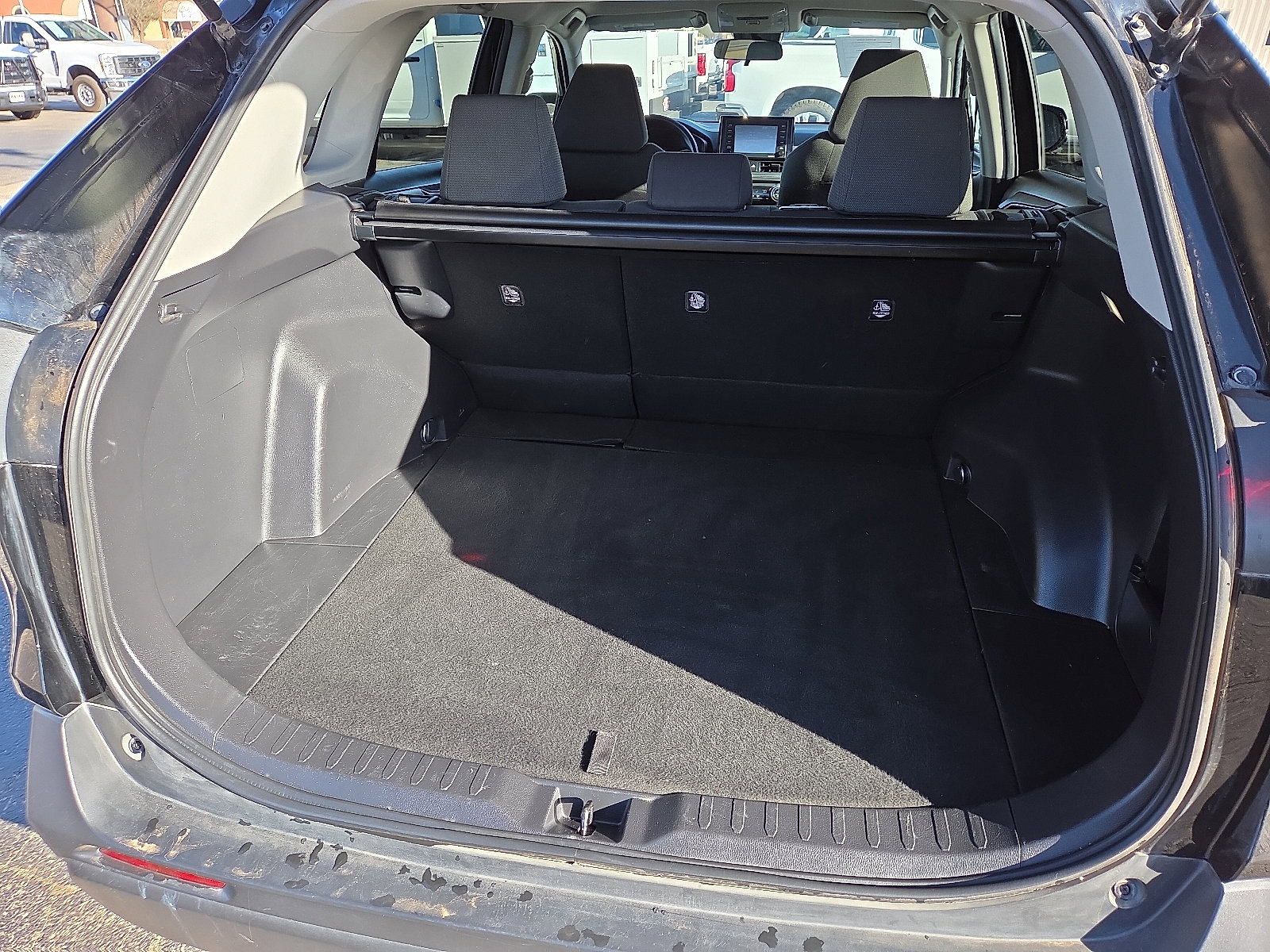 Used 2022 Toyota RAV4 XLE FWD image 6